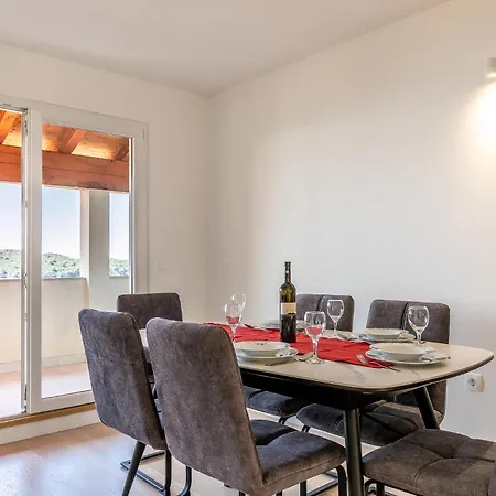 Vakantiehuis 5 Bedroom Cozy In *