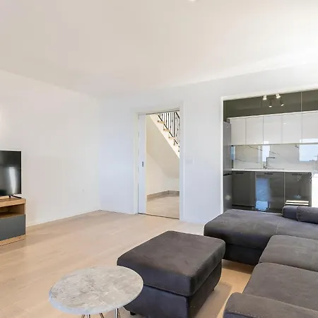 Vakantiehuis 5 Bedroom Cozy In *