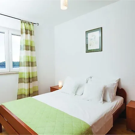 5 Bedroom Cozy In Vakantiehuis Prizba