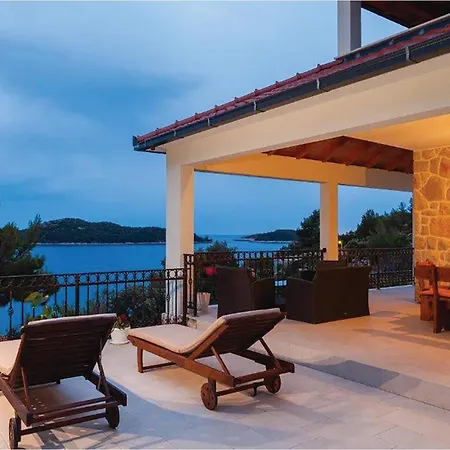 Hébergement de vacances 5 Bedroom Cozy In *