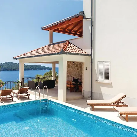 5 Bedroom Cozy In Feriehus