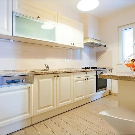 5 Bedroom Cozy In Hébergement de vacances *