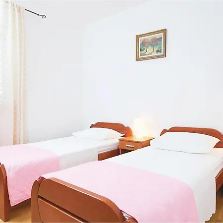 Vakantiehuis Lovely In
