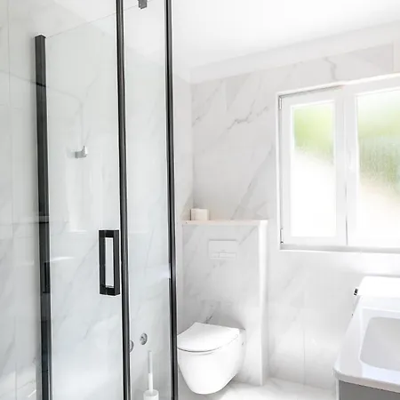 Vikendica 5 Bedroom Cozy In