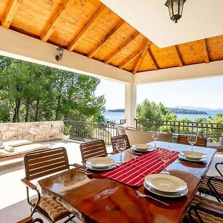5 Bedroom Cozy In Casa de Férias *