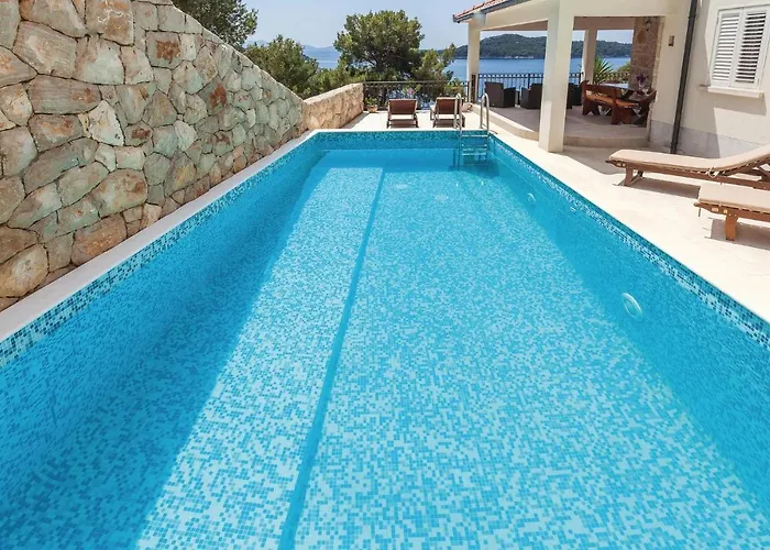 בית נופש 5 Bedroom Cozy In