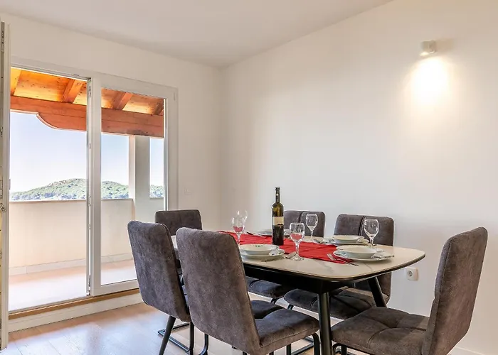 בית נופש 5 Bedroom Cozy In *