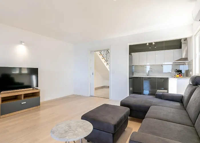 בית נופש 5 Bedroom Cozy In *