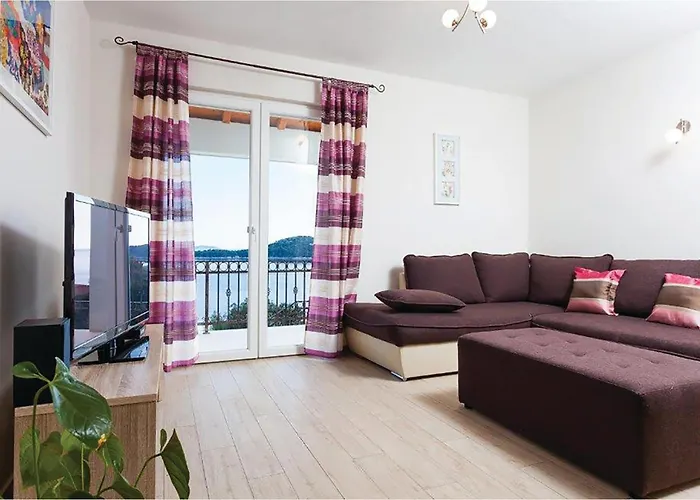 בית נופש 5 Bedroom Cozy In *