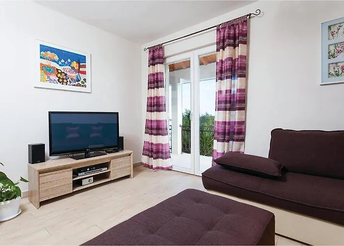 5 Bedroom Cozy In בית נופש *