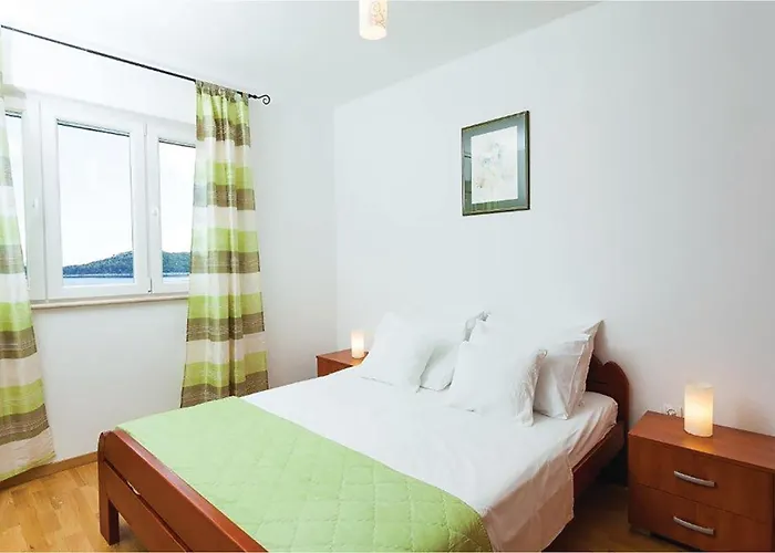 5 Bedroom Cozy In בית נופש פריזבה