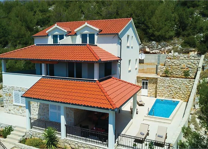 5 Bedroom Cozy In * פריזבה