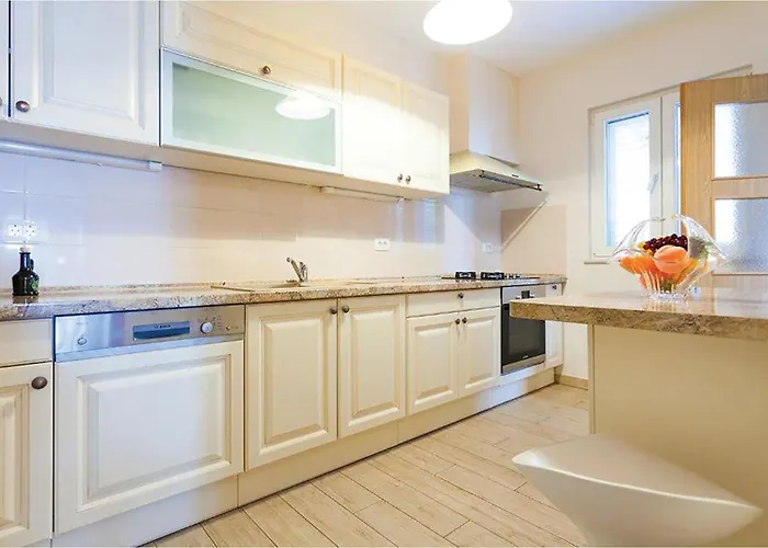 5 Bedroom Cozy In בית נופש *