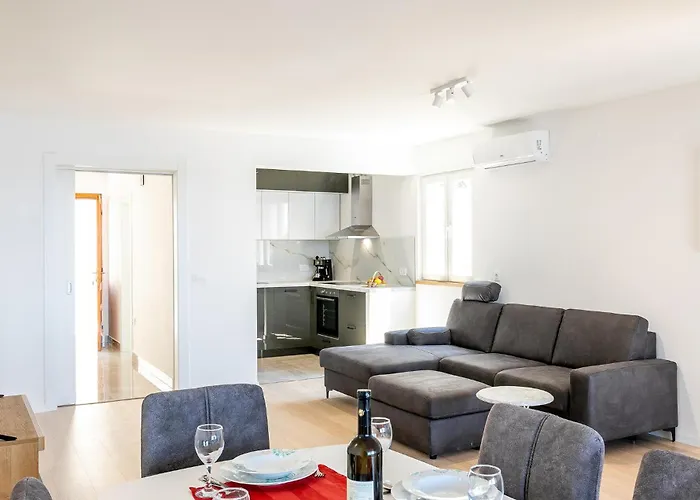 בית נופש 5 Bedroom Cozy In *