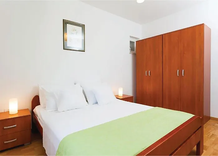 5 Bedroom Cozy In * פריזבה