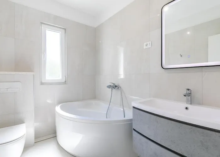 5 Bedroom Cozy In בית נופש *