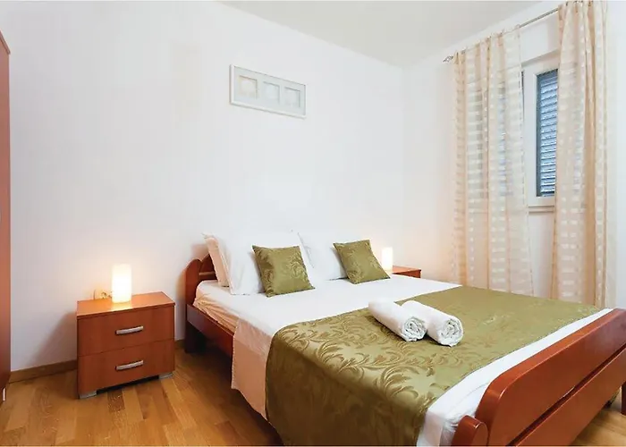 5 Bedroom Cozy In בית נופש