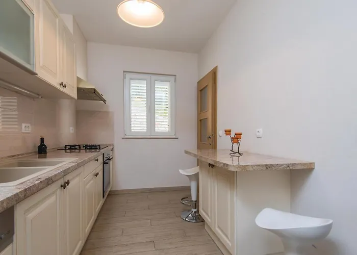 בית נופש 5 Bedroom Cozy In