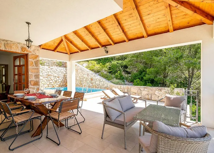 5 Bedroom Cozy In * פריזבה