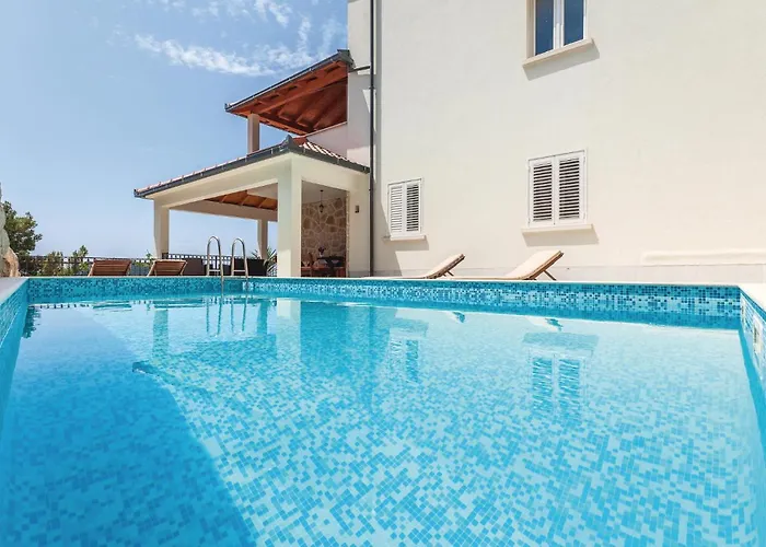 5 Bedroom Cozy In בית נופש